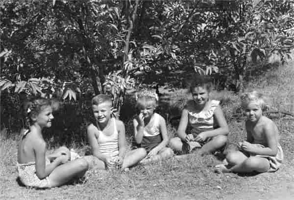 Дети в Гедере, центральный округ Израиля, 1954 год