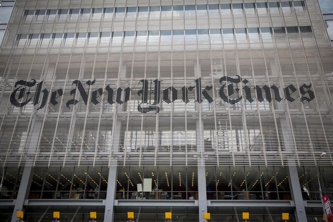 Здание с надписью New York Times