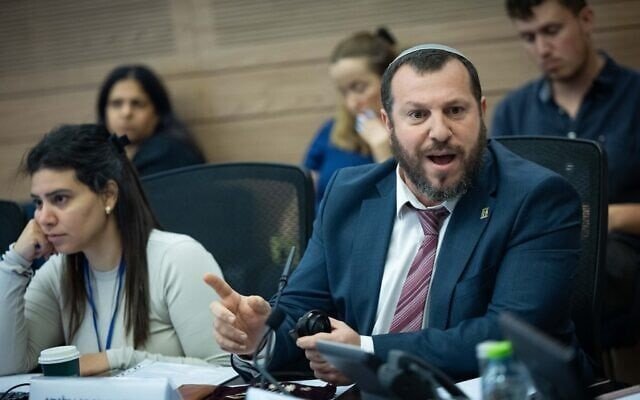 На фотографии изображен министр  по делам наследия Амихай Элиягу
