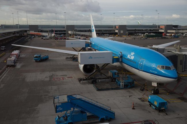Самолет авиакомпании KLM в аэропорту