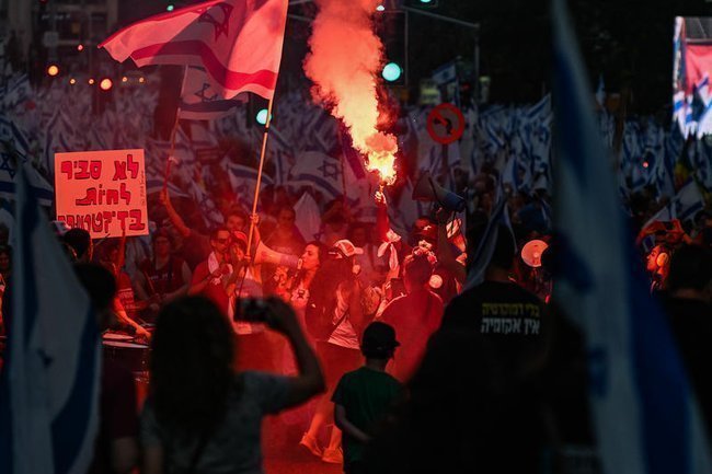Израильтяне протестуют против судебной реформы в Хайфе, 8 июля 2023 года