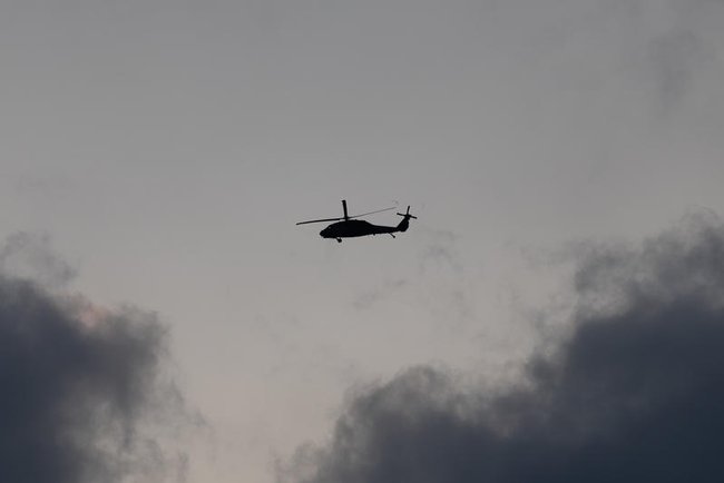 Военный вертолет в небе