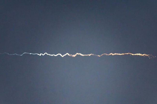 Израильская система ПВО запускает ракеты-перехватчики в сторону ракеты, выпущенной из Йемена
