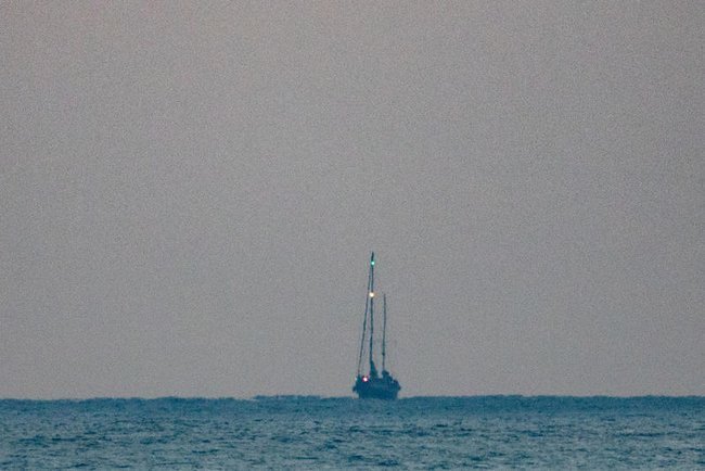 Яхта в море