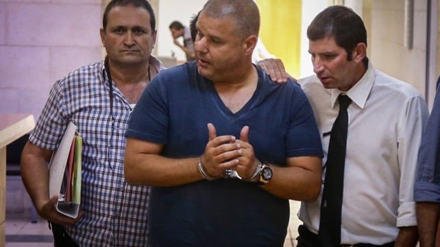 На фотографии изображен зал суда, где рассматривается уголовное дело
