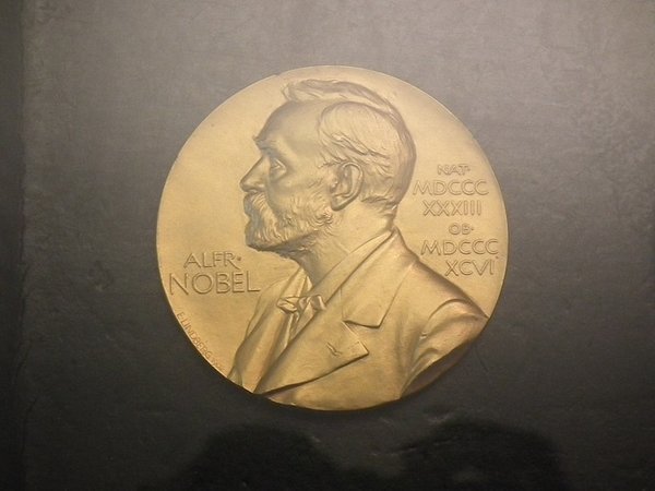 Медаль Нобелевской премии с профилем ее основателя Альфреда Нобеля