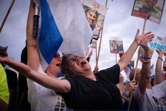 Женщина на Площади заложников