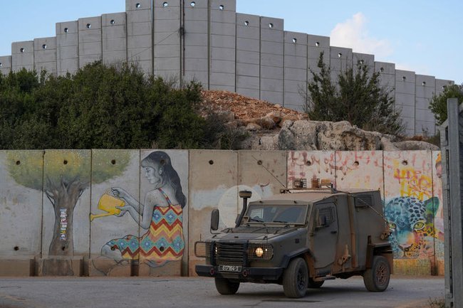 Автомобиль израильской армии на границе Израиля и Ливана