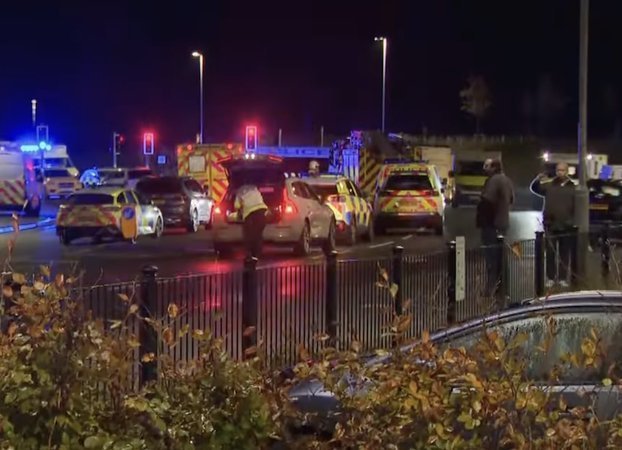 Машины специальных служб на месте происшествия