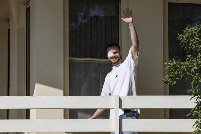 Освобожденный заложник Алон Охель в своем доме в мошаве Лавон