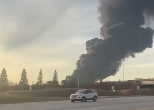 Дым со стороны аэропорта в Кентукки