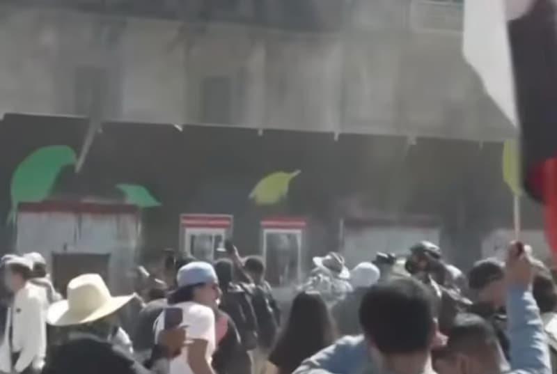 Люди на протесте в Мексике