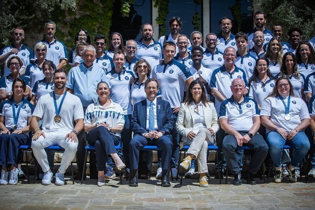 Израильские олимпийцы на приеме у президента Ицхака Герцога.