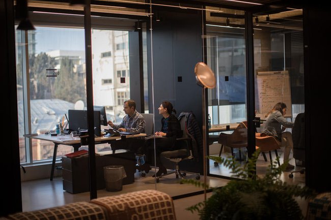 Израильские программисты в офисе Startup Nation Central в Тель-Авиве.