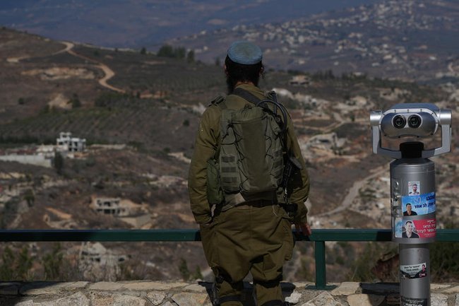 Солдат ЦАХАЛ на границе с Ливаном