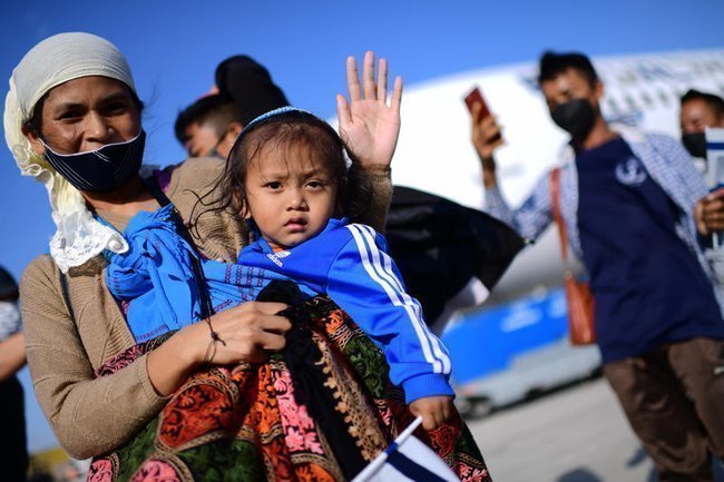 Члены общины Бней-Менаше репатриируются в Израиль.