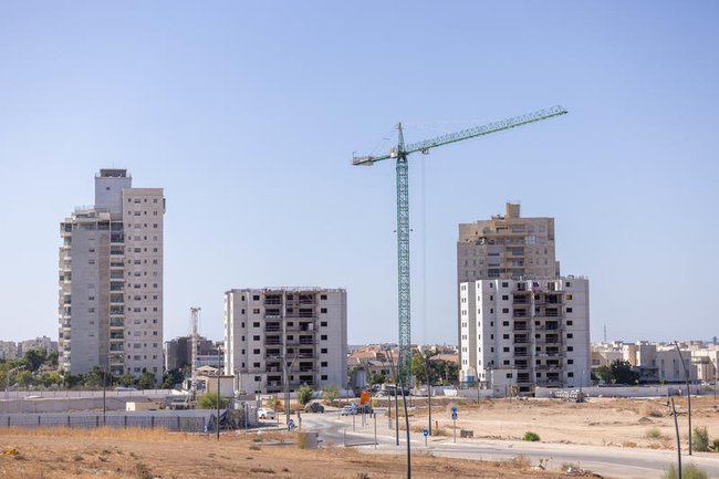 Строительство новых жилых комплексов в Кирьят-Гате.