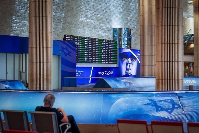 Полупустой аэропорт имени Бен-Гуриона во время массовых отмен авиарейсов из-за войны.