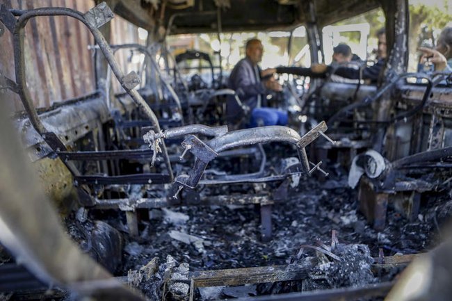 Машина, сожженная в ходе нападения на автомастерскую в Джабе в ноябре 2025 года.