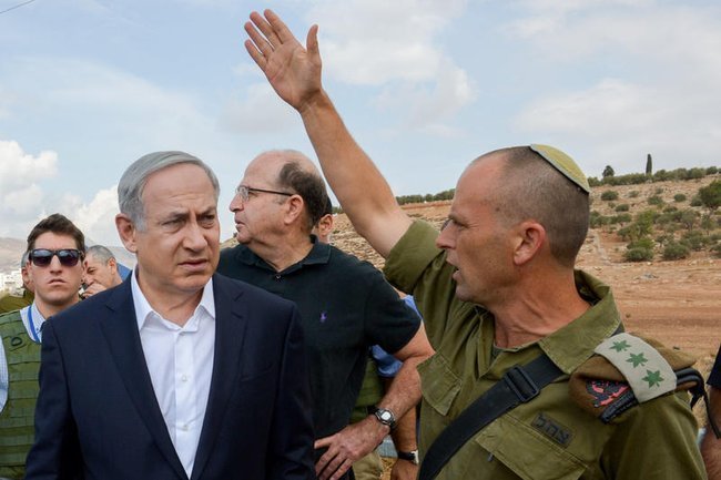 Биньямин Нетаниягу во время визита в Иудею и Самарию