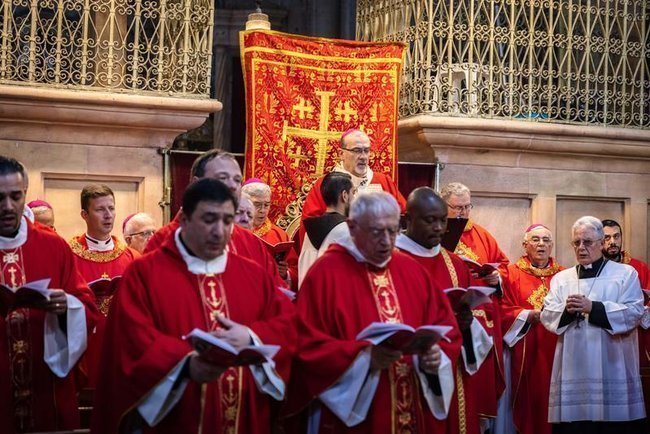 Католическая месса в храме Гроба Господня в Иерусалиме.