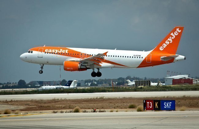 Самолет EasyJet взлетает из аэропорта имени Бен-Гуриона.