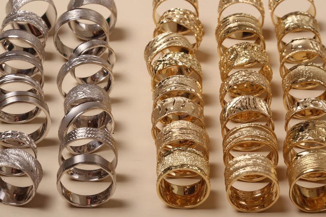 Золотые кольца израильского производства.