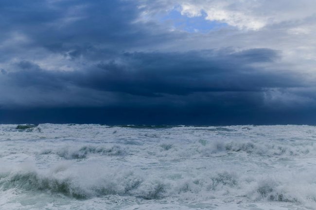 Шторм на море