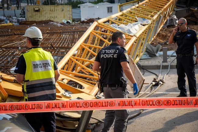 Место падения строительного крана в Тель-Авиве в 2019 году.
