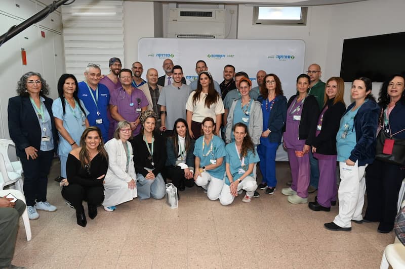 Хен Наими, его жена Юваль и медики из больницы «Сорока».