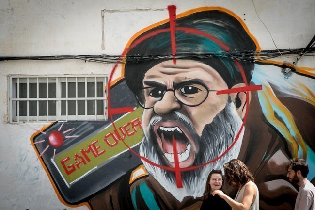 Граффити в Тель-Авиве с изображением ликвидированного лидера «Хизбаллы» Хасана Насраллы.