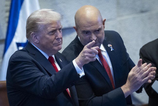 Президент США Дональд Трамп и спикер Кнессета Амир Охана.