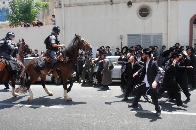 Ультраортодоксальные протесты на холме Андромеда в старом городе Яффо