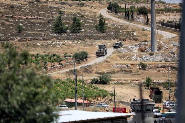 Израильские силы безопасности патрулируют Хевронское нагорье.