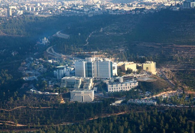 Вид на иерусалимскую больницу Хадасса Эйн-Керем