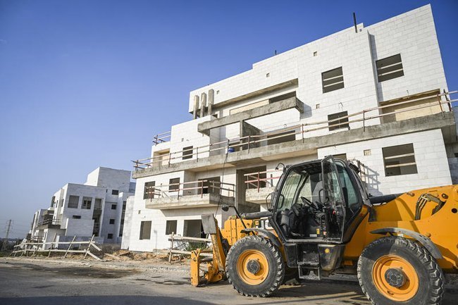 Строительство новых жилых домов в Сдероте.