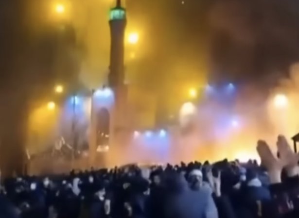 Люди на протестах в Иране