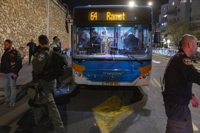 Правоохранительные органы на месте смерти 13-летнего подростка в Иерусалиме.