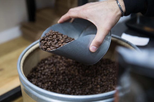 Кофейные зерна в лавке на иерусалимском рынке.