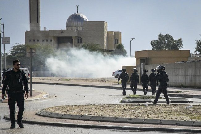 Силы безопасности Израиля действуют в бедуинской деревне Тарабин.