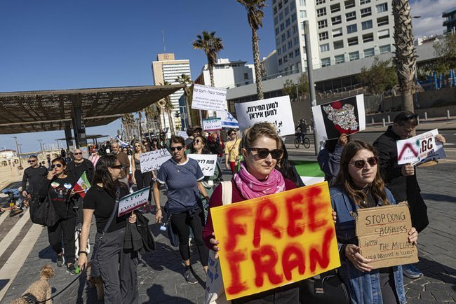 Демонстрация в поддержку иранских протестующих в Тель-Авиве.