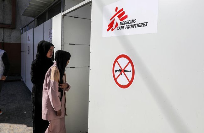 Палестинцы в клинике «Врачей без границ» в Хан-Юнисе.