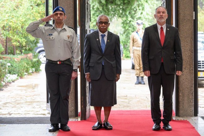 Посол Фиджи в Израиле Джесони Витусагавулу на церемонии в резиденции президента Израиля в Иерусалиме