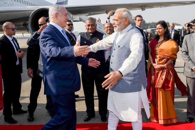 Премьер-министры Израиля и Индии Биньямин Нетаниягу и Нарендра Моди.