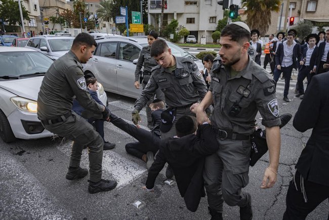 Столкновения полиции и ультраортодоксов в Бней-Браке.