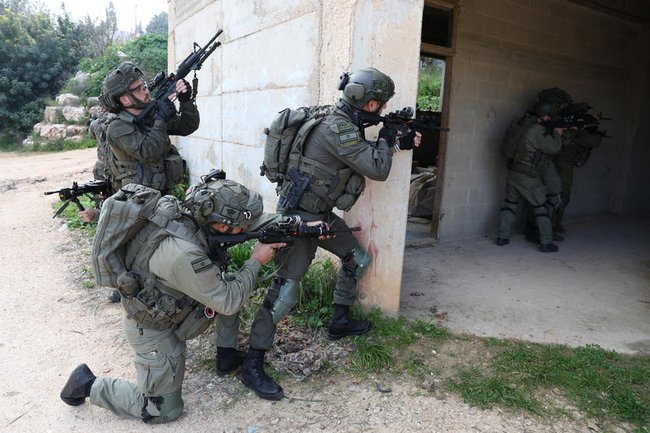 Резервисты ЦАХАЛ на учениях у ливанской границы.