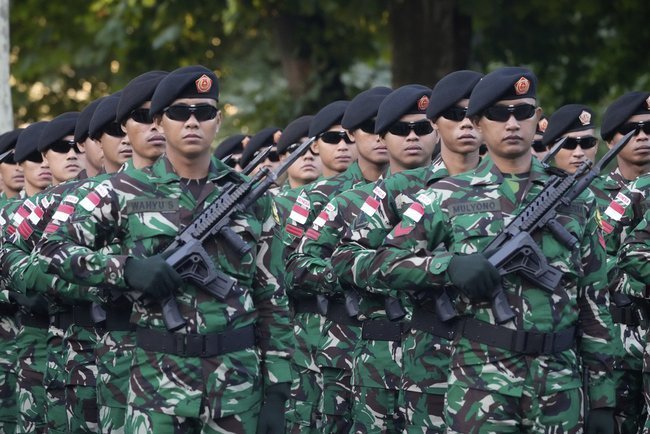 Индонезийские вооруженные силы на параде в честь Дня взятия Бастилии в Париже.