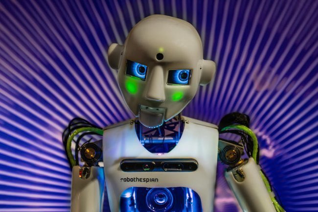 Робот в научном центре IQLANDIA, Чехия