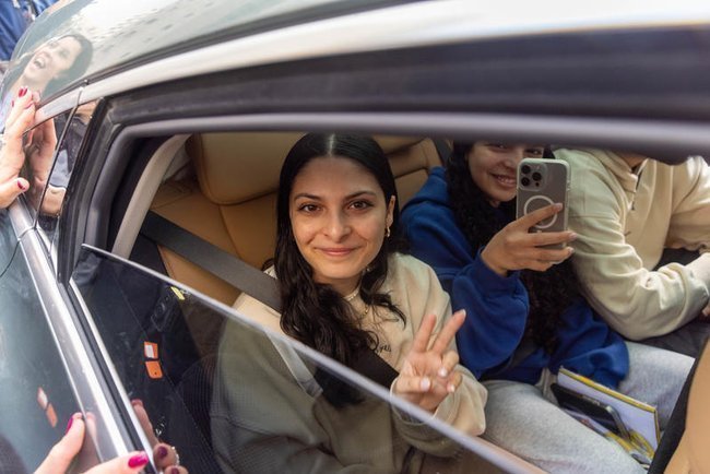 Бывшая заложница Даниэла Гильбоа возвращается домой в Петах-Тикву