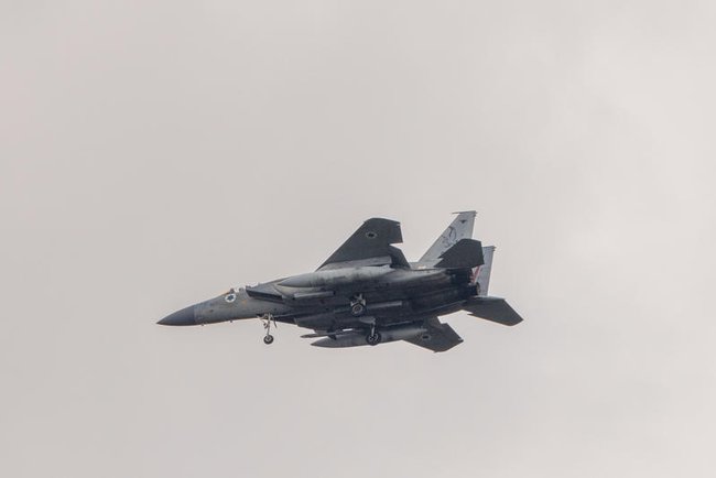 Самолеты ВВС Израиля в небе над центральной частью страны